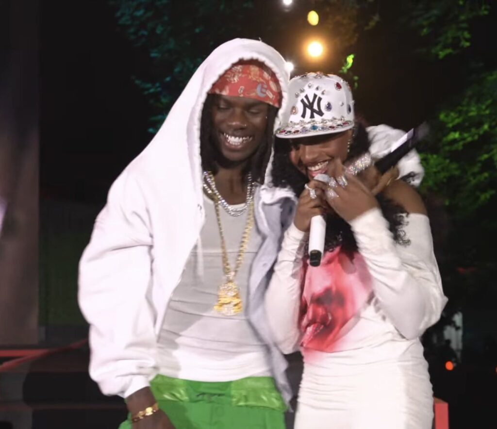 Rema Rapper Girlfriend Rema and Ayra Star Spark Dating Rumors With Passionate Kiss Onstage ...